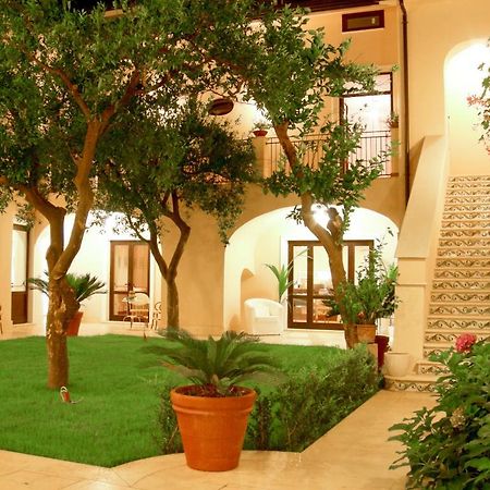 L' Antico Cortile Hotell Caserta Eksteriør bilde