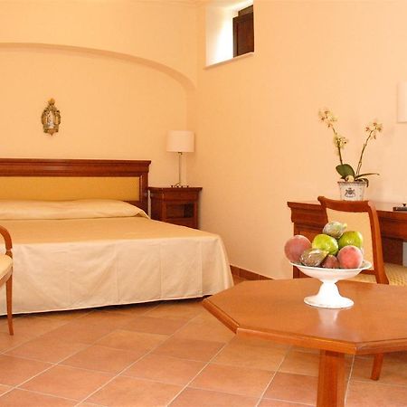 L' Antico Cortile Hotell Caserta Eksteriør bilde