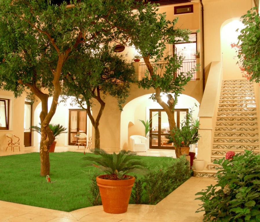 L' Antico Cortile Hotell Caserta Eksteriør bilde