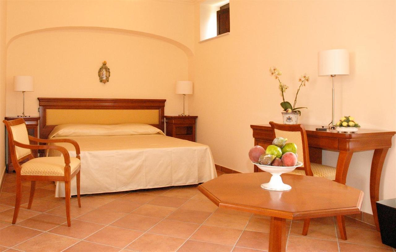 L' Antico Cortile Hotell Caserta Eksteriør bilde